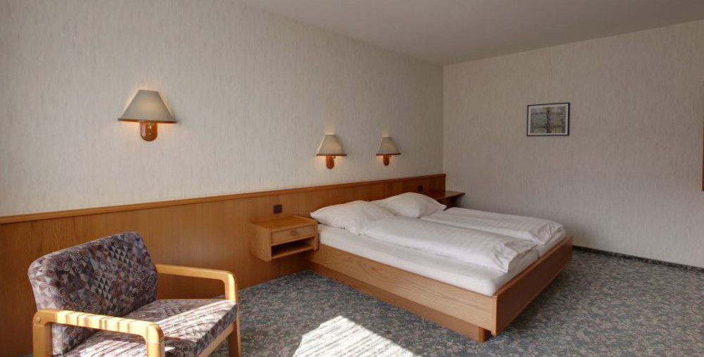 Hotel Restaurant Zum Jaegerheim Wendeburg Exteriör bild